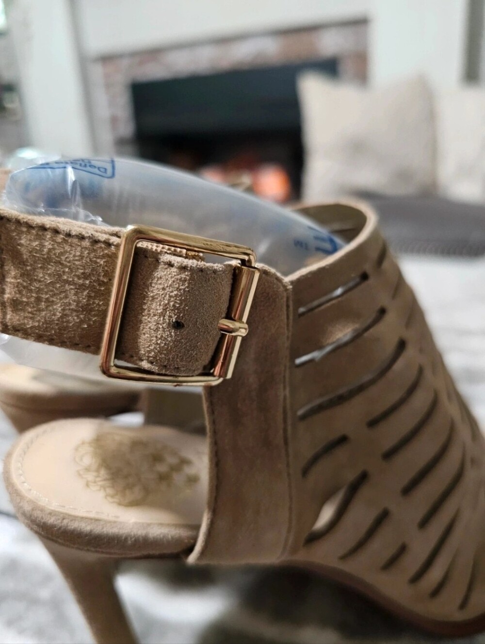 Vince Camuto Crasantha Sandal Tan Suede Caged Heel NWOT Sz 8 - Picture 7 of 8